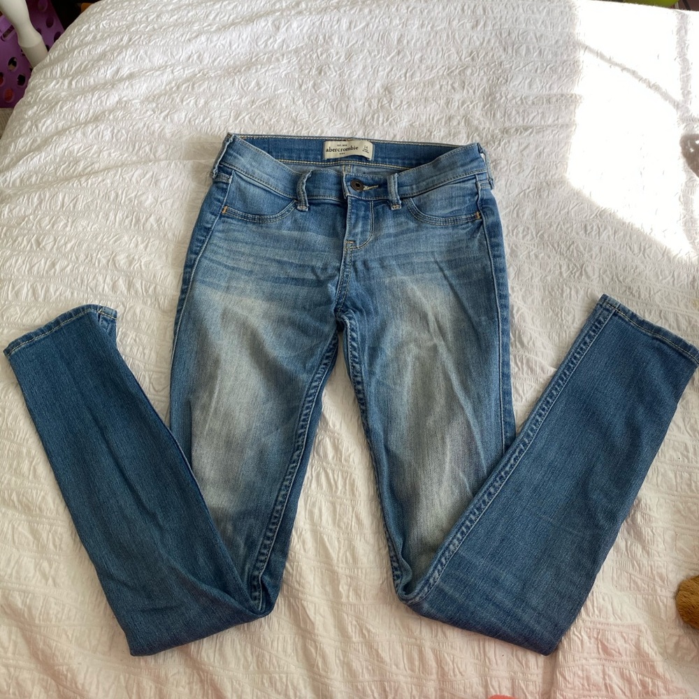 Abercrombie Kids light wash mid rise skinny jeans